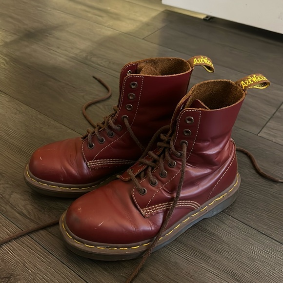 Dr. Martens boots - Picture 1 of 4